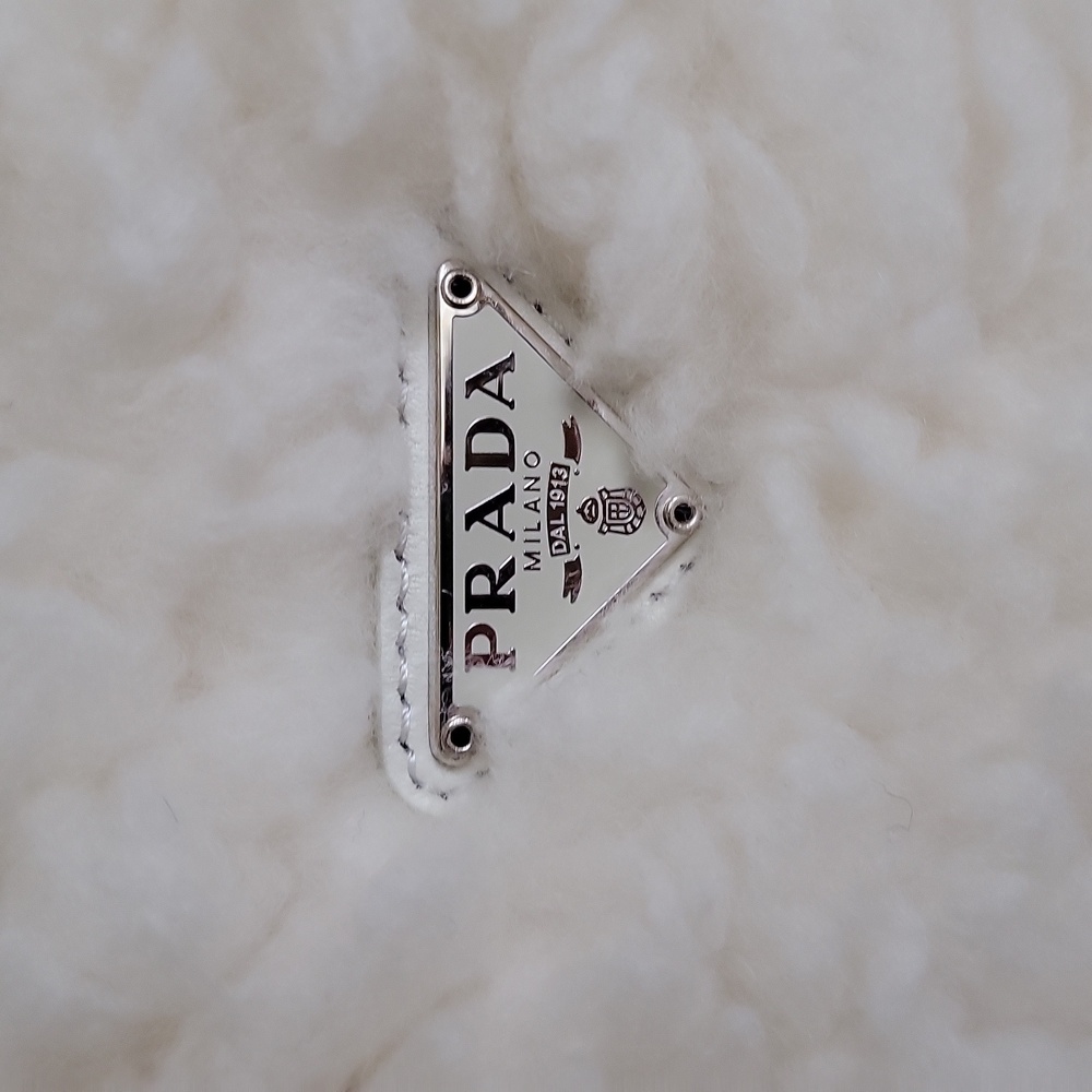 Prada White Shearling Shoulder Bag The Reissue 2000 - Picture 3 of 16